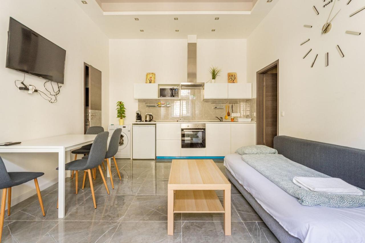 Modernized Condo At Kiraly 51 Budapest Kültér fotó