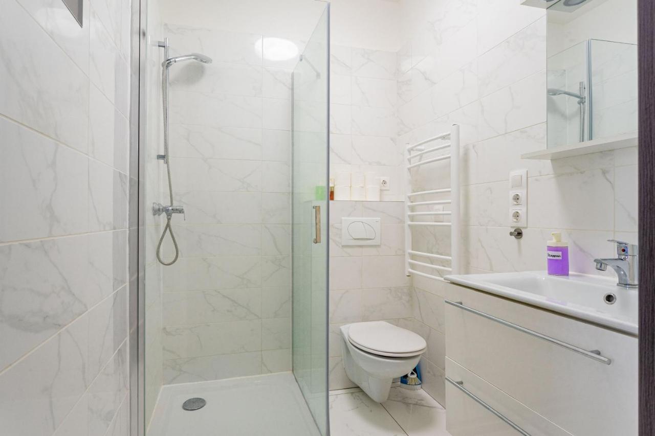 Modernized Condo At Kiraly 51 Budapest Kültér fotó