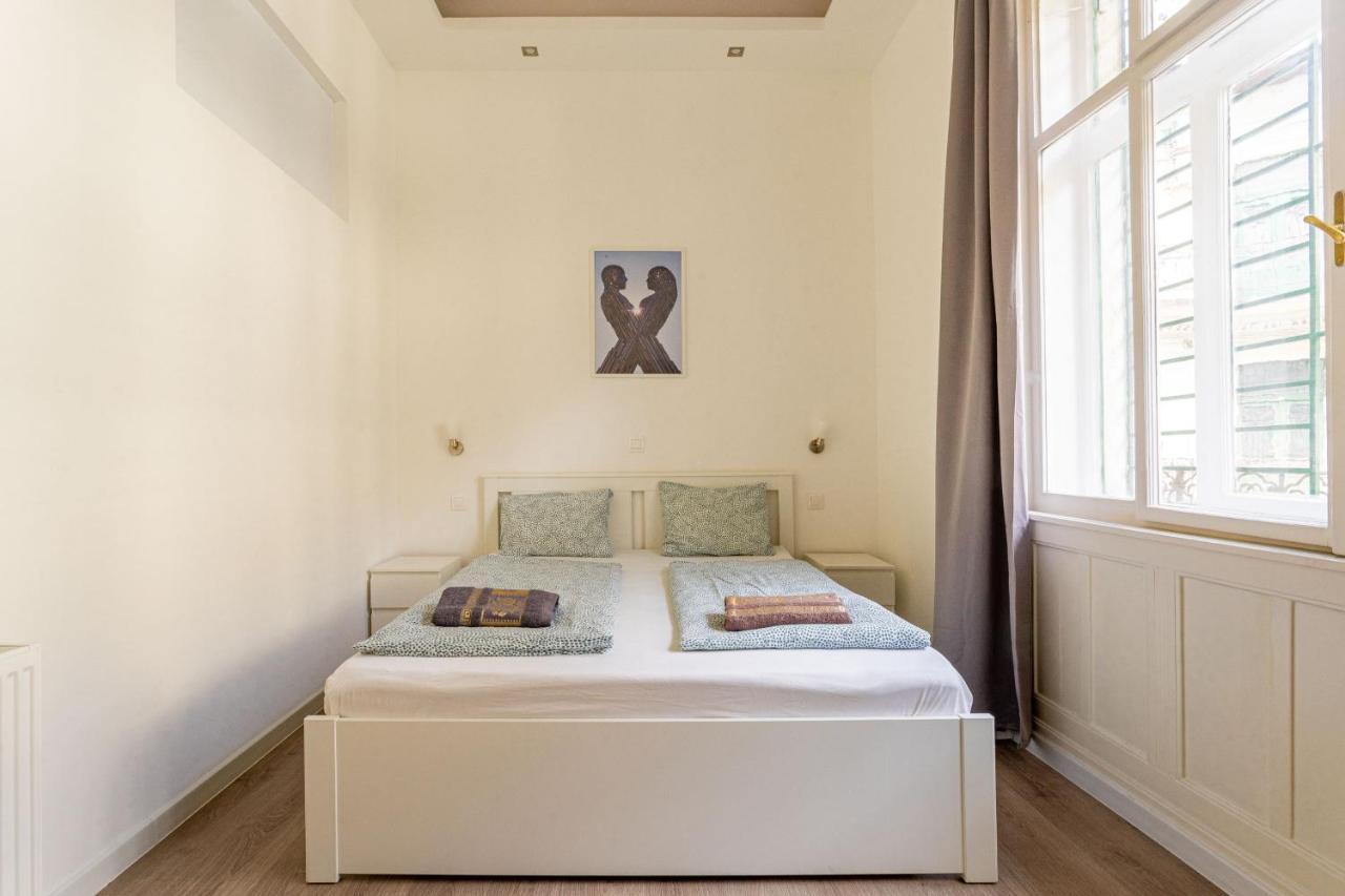 Modernized Condo At Kiraly 51 Budapest Kültér fotó