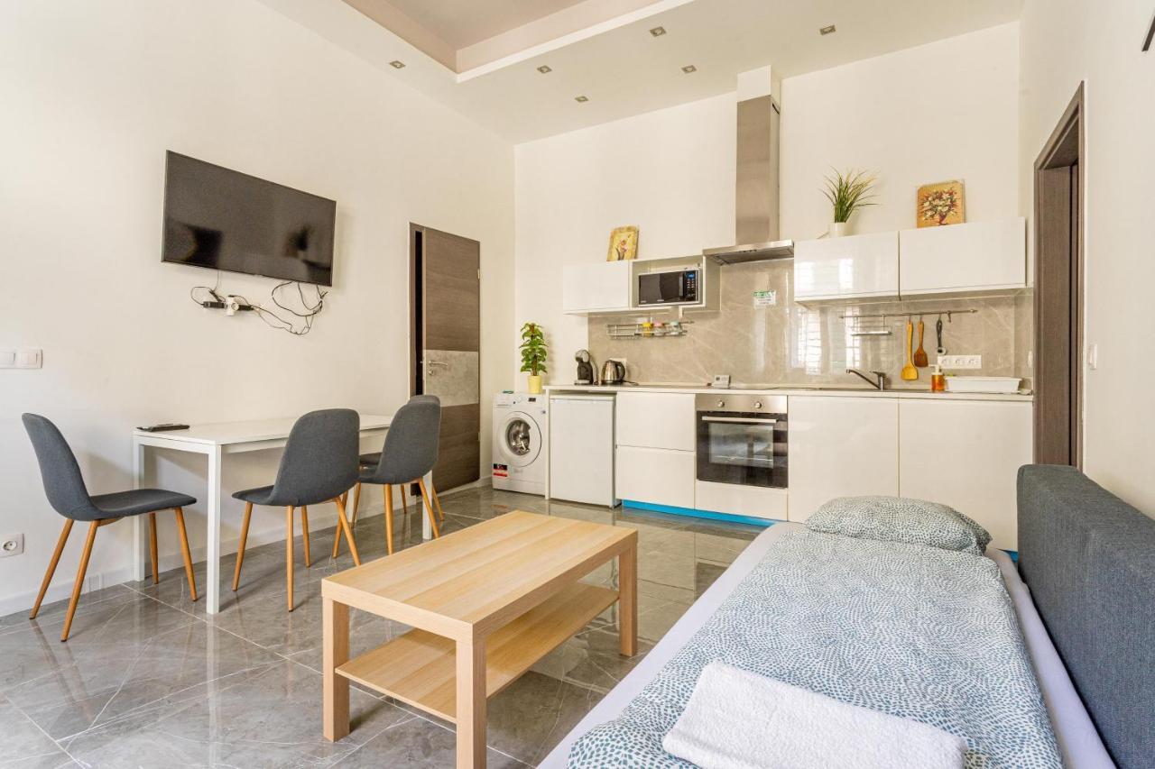 Modernized Condo At Kiraly 51 Budapest Kültér fotó