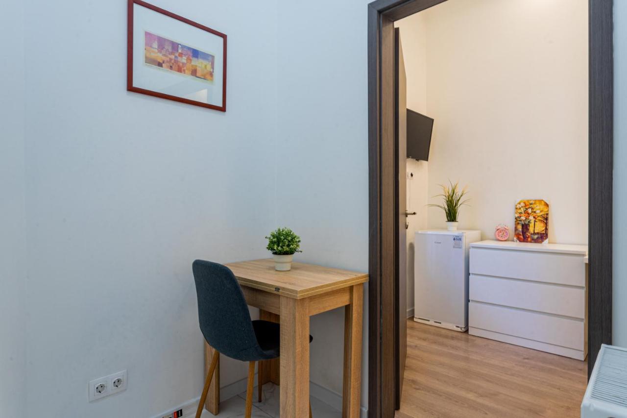 Modernized Condo At Kiraly 51 Budapest Kültér fotó